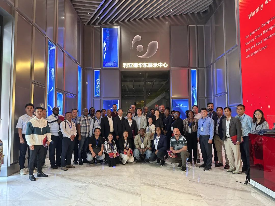 “一带一路”八国航空安保与危机管理商务考察团到访zoty中欧官方·蓝硕，共探国际合作新机遇
